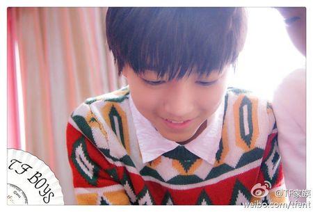 13岁男孩子照片,13岁少年的纯真瞬间