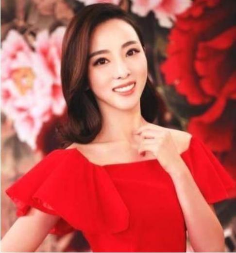 李思思有什么背景么,揭秘她的辉煌背景与成就之路